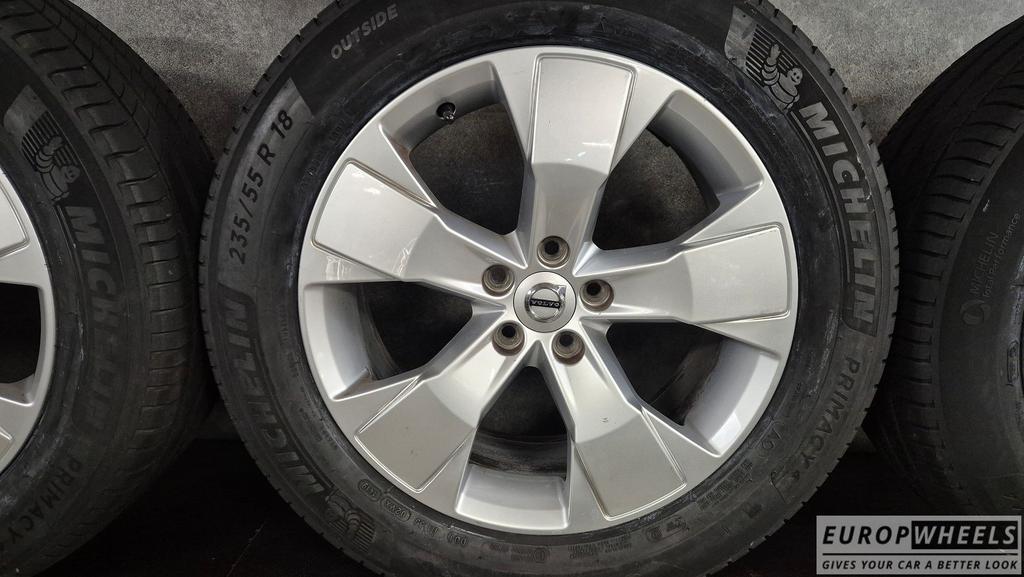 18 iinch Volvo XC40 Zomerbanden R Design V90 CC Origineel, Auto-onderdelen, Banden en Velgen, Banden en Velgen, Zomerbanden, 18 inch