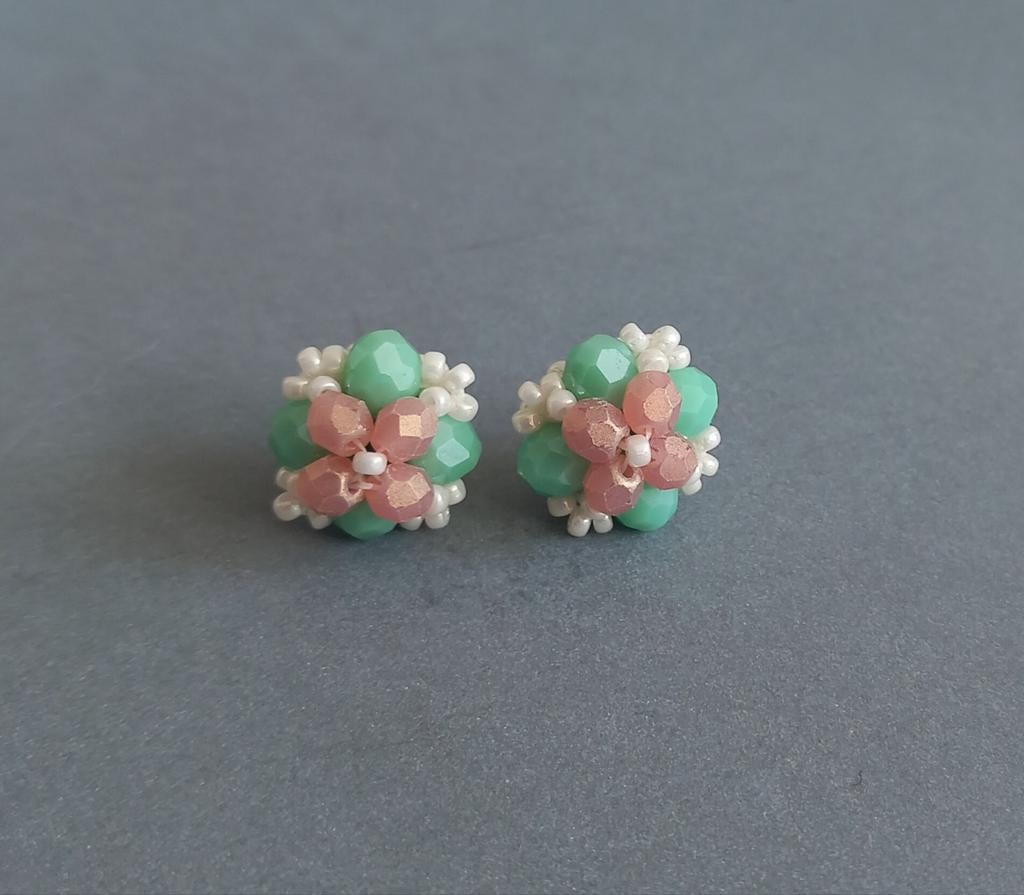 Facetkralen bloemetjes studs, Ophalen of Verzenden, Nieuw, Knopjes of Stekers