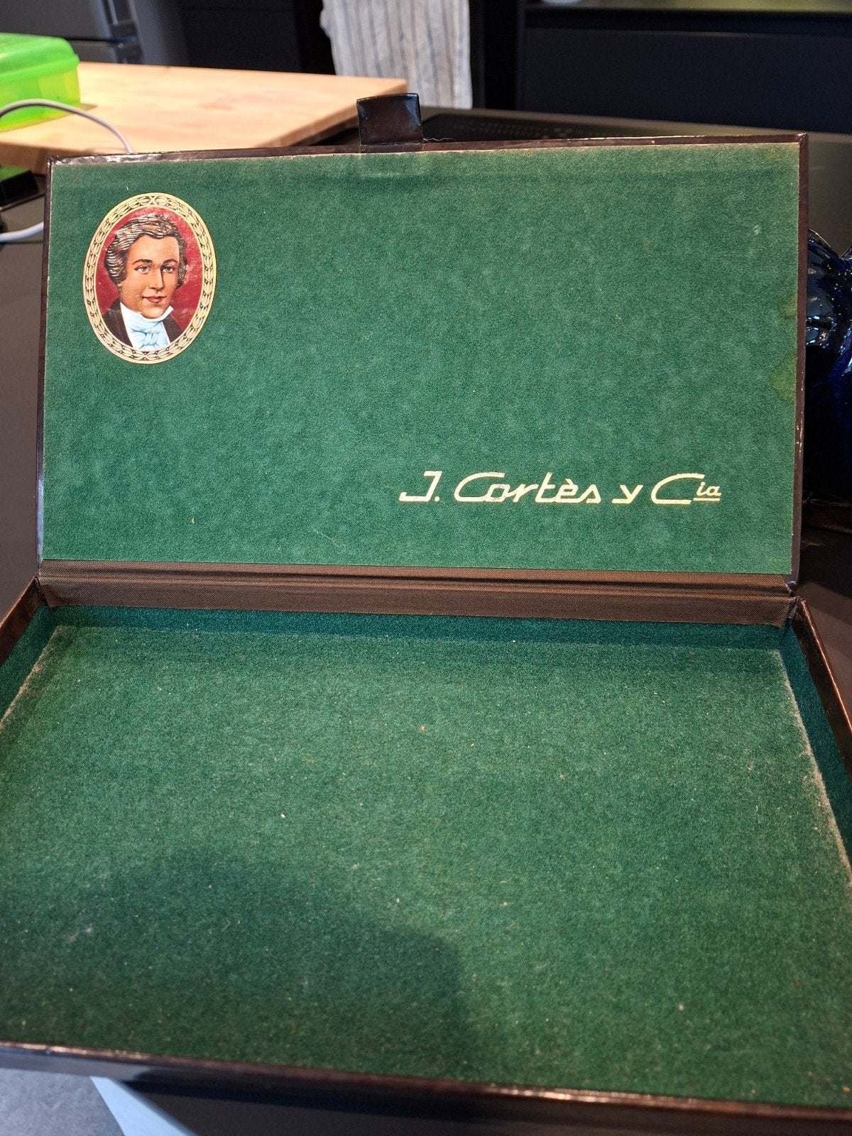 Boite à cigares J. CORTES. Très bon état., Antiquités & Art, Enlèvement ou Envoi