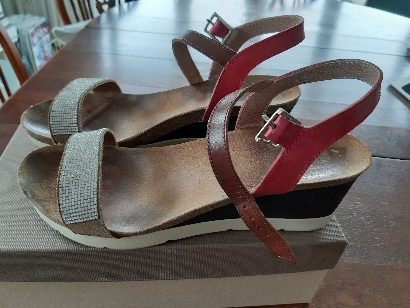Sandalen met sleehak merk Cafe Noir mt 41, Kleding | Dames, Ophalen of Verzenden