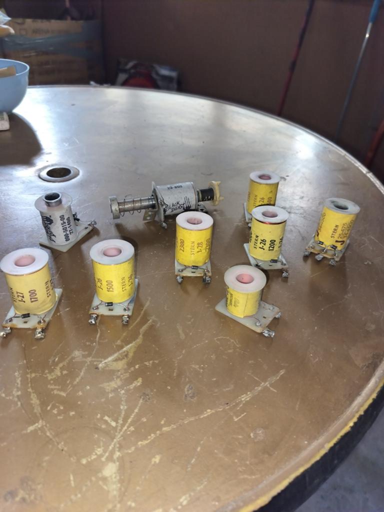 16 spoelen voor flipperkasten (1 lot), Enlèvement, Data East