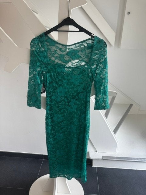 Nouvelle robe de cocktail en dentelle verte S avec carte, Enlèvement ou Envoi, Neuf, Taille 36 (S)
