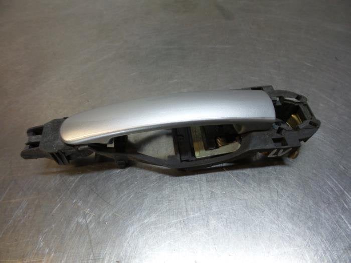 Poignée portière 2portes gauche d'un Seat Arosa (Arosa 00-, -, 3 mois de garantie, Utilisé, -