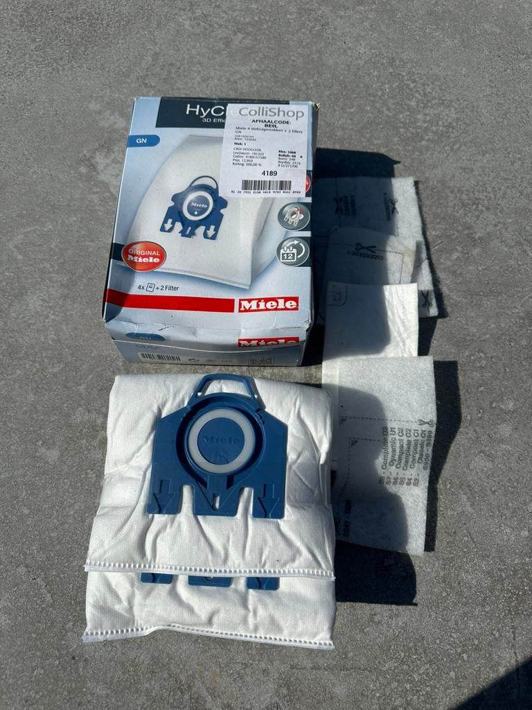 Miele stofzuigerzakken + 2 filters GN, Elektronische apparatuur, Ophalen, Zo goed als nieuw