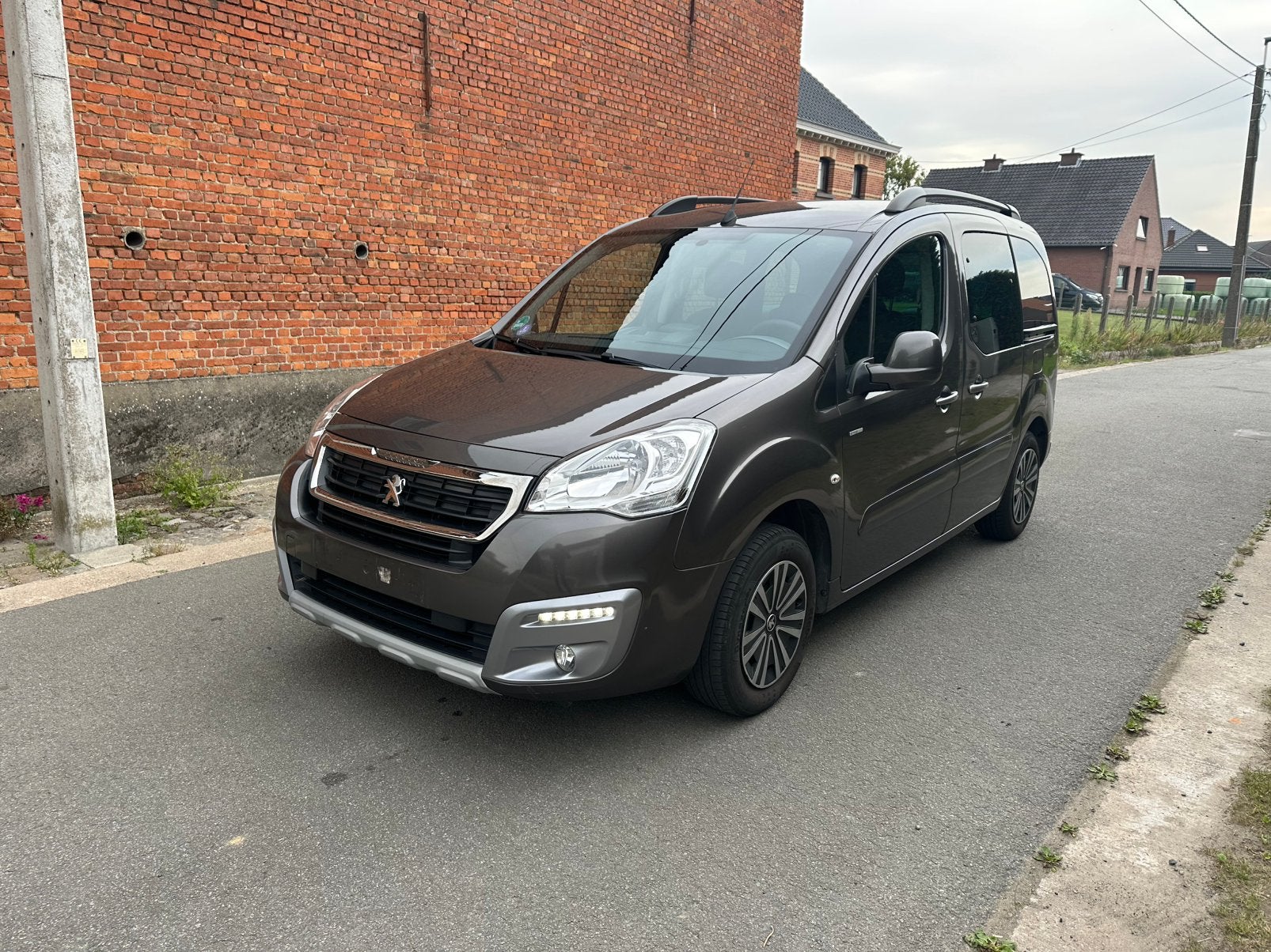 Peugeot Partner 1.2i 2018/111.000km/Navi, Auto's, Stof, Mistlampen, Handgeschakeld, 5 deurs