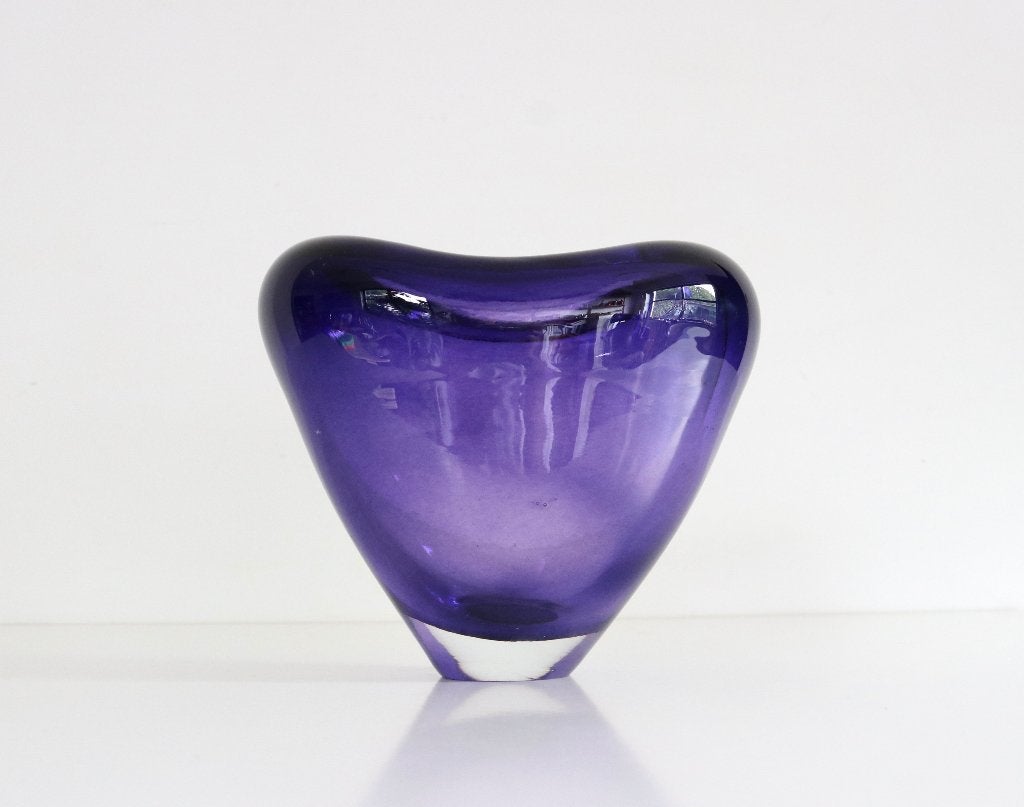 Romanian Cobalt Blue Art Glass Heart Shaped Vase, Antiquités & Art, Enlèvement ou Envoi