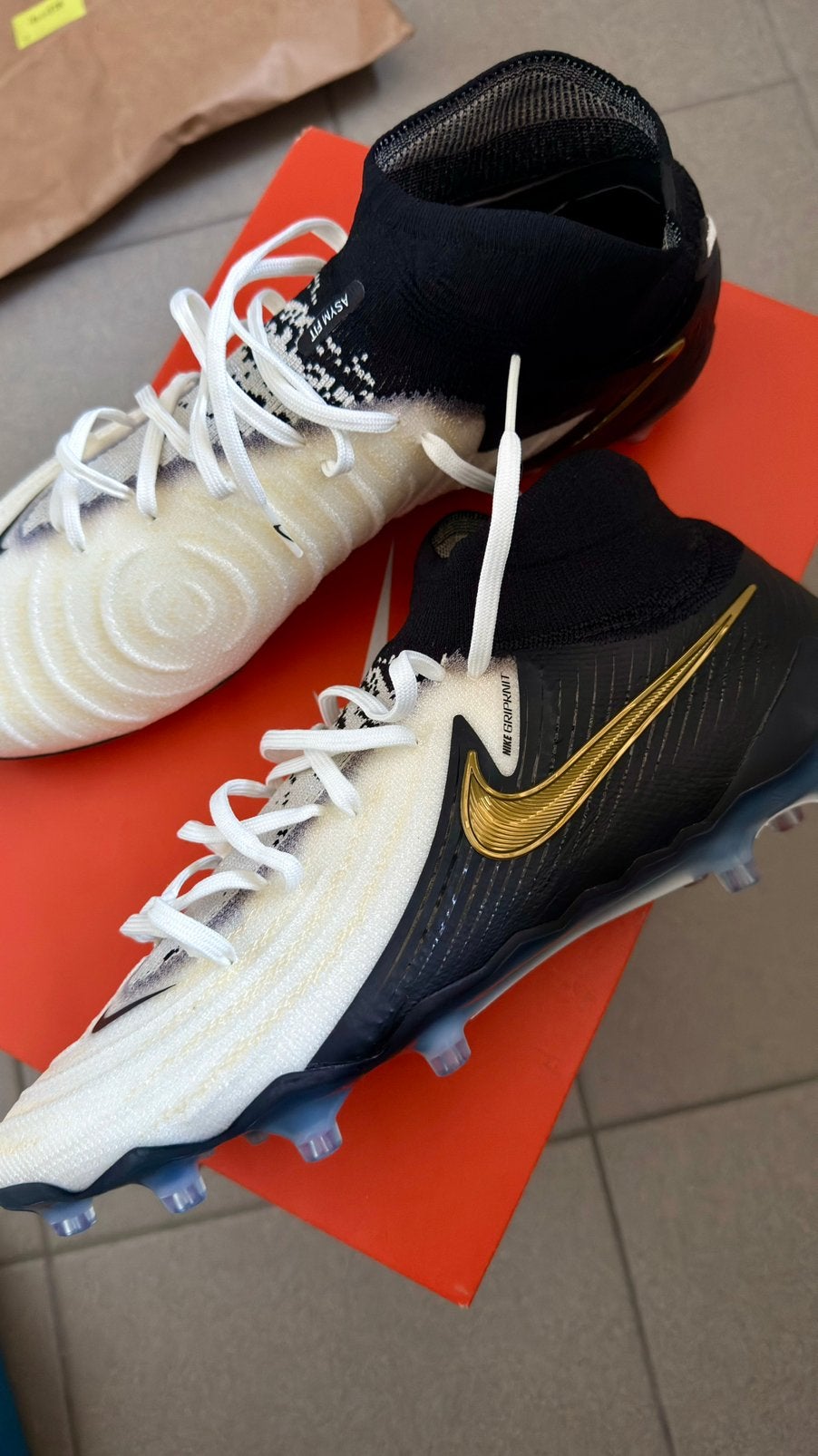 Nike phantom luna 2 elite ag voetbalschoenen size 42,5, Sport en Fitness, Voetbal, Ophalen, Nieuw, Schoenen