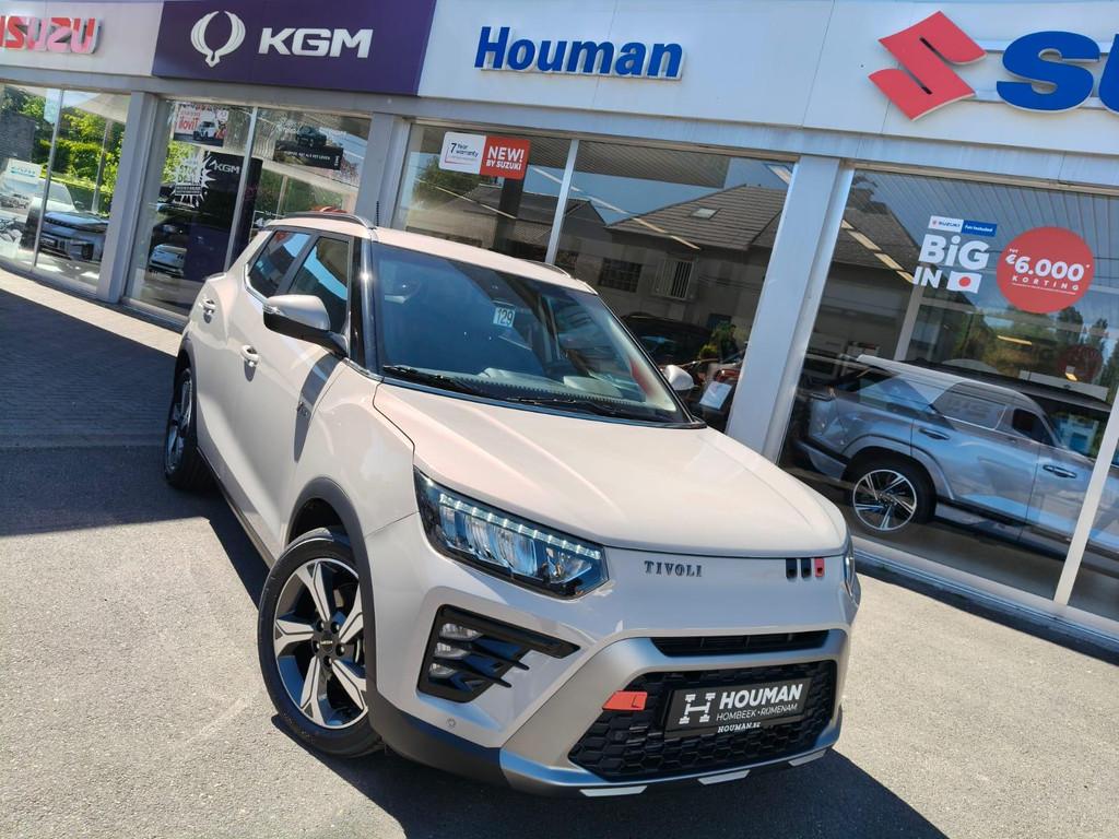 KGM Tivoli KGM Tivoli Paltinum - Automaat - Stock!, Auto's, Automaat, Beige, Beige, Nieuw