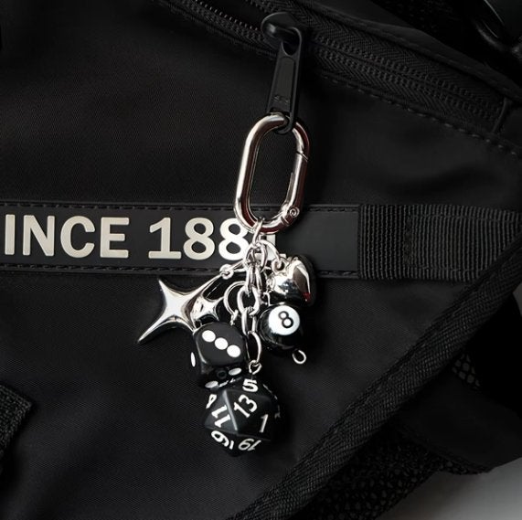 Dice & Magic sleutelhanger met 8 ballen - zilveren stijl, Verzamelen, Verzenden, Nieuw, Overige typen
