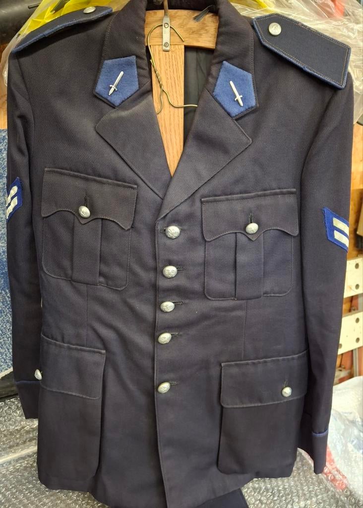 Politie uniform, Ophalen