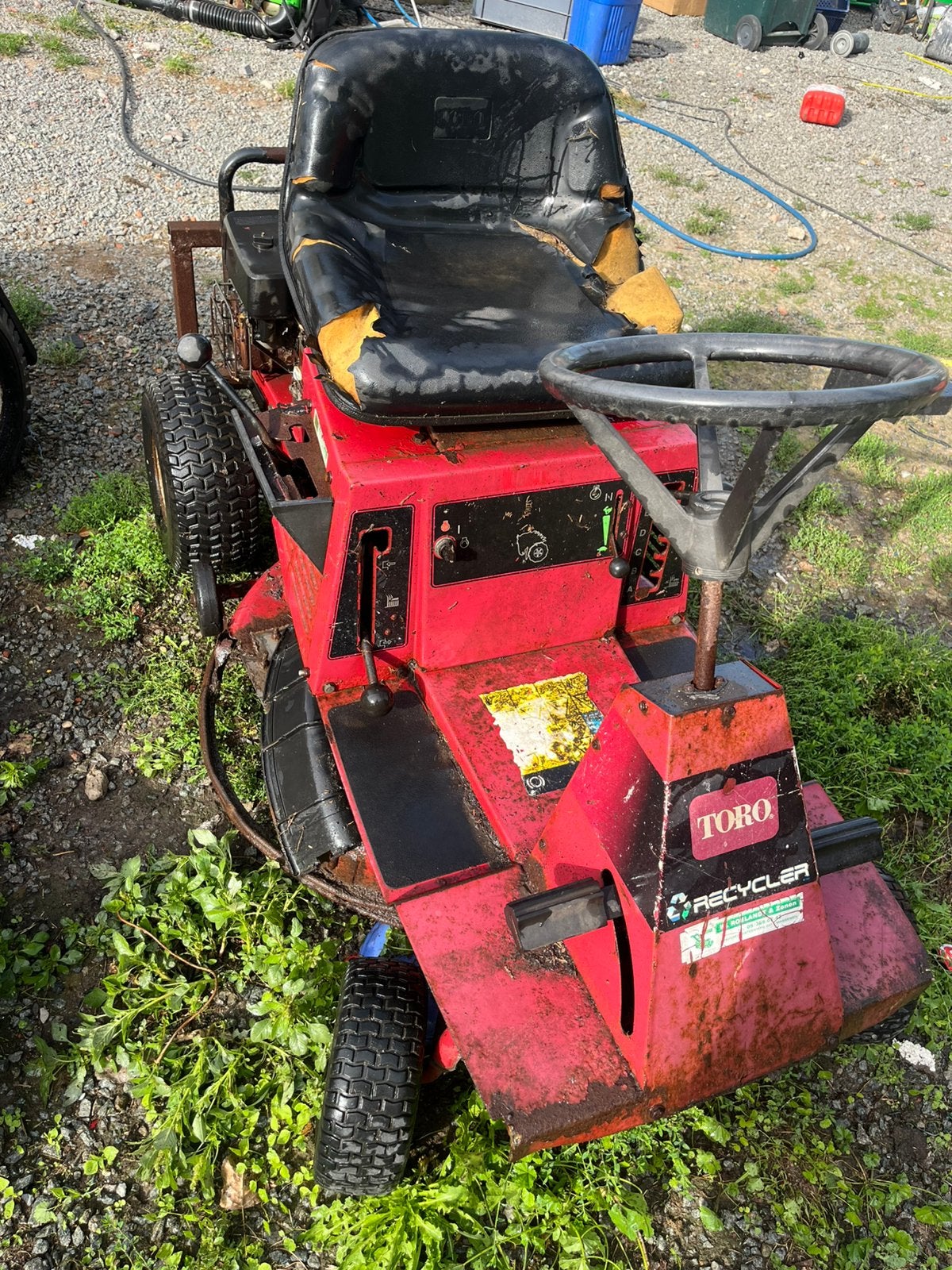 Toro met werk aan vorig jaar nog gemaaid doe een bod, Tuin en Terras, Grasmaaiers, Ophalen, Cirkelmaaier, Gebruikt, Benzine-grasmaaier