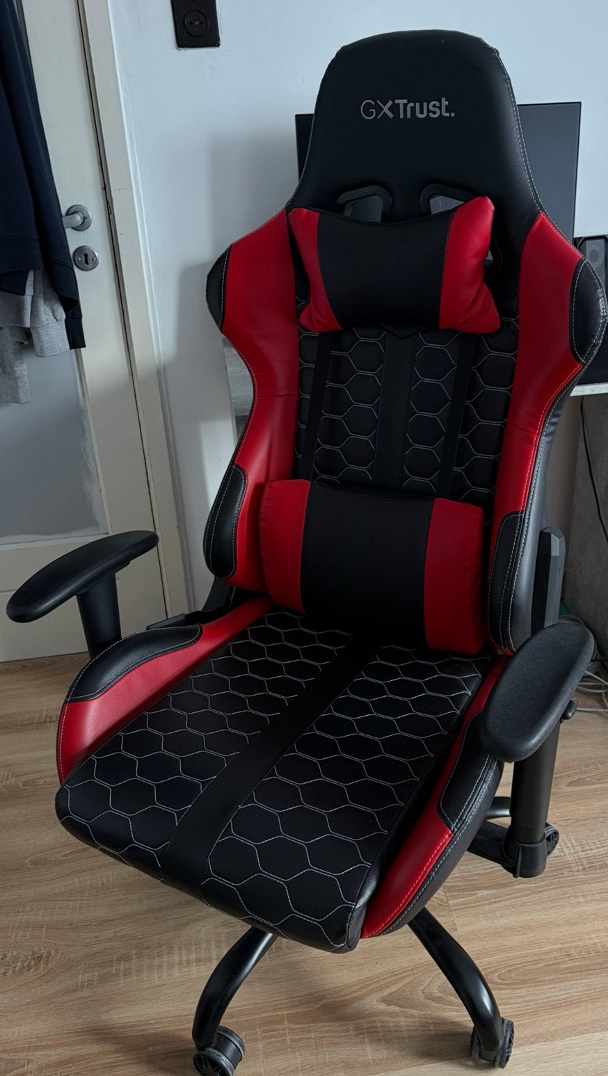 Chaise gaming GXTrust rouge/noir – très bon état, Huis en Inrichting, Bureaustoelen, Ophalen, Zwart, Zo goed als nieuw, Gaming bureaustoel