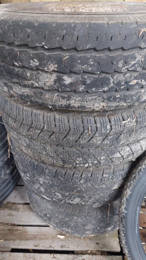 Jante plus pneus 225/70r15, 15 pouces, Pneus et Jantes, 4 Saisons, Véhicule utilitaire