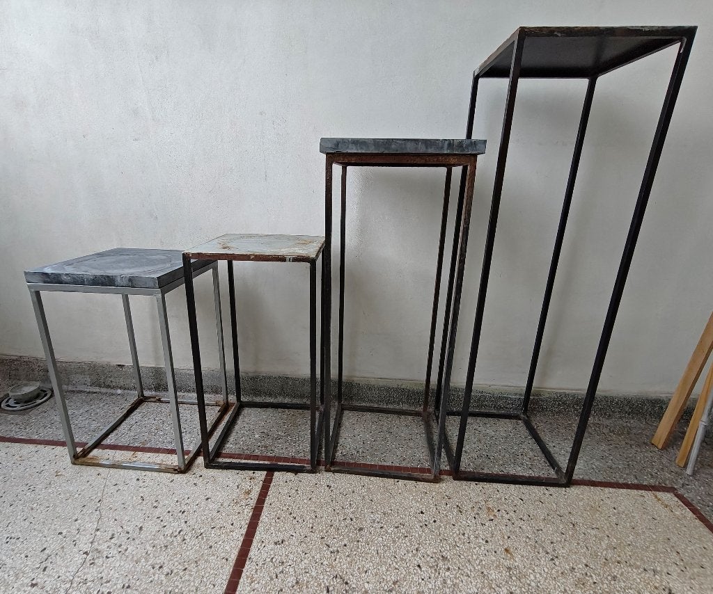Ensemble de quatre socles métalliques à cadre ouvert, Enlèvement, Utilisé
