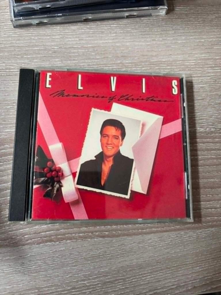 Elvis cd, Memories of Christmas, USA persing. 5 euro, Cd's en Dvd's, Cd's | Rock, Ophalen of Verzenden, Zo goed als nieuw, Rock-'n-roll