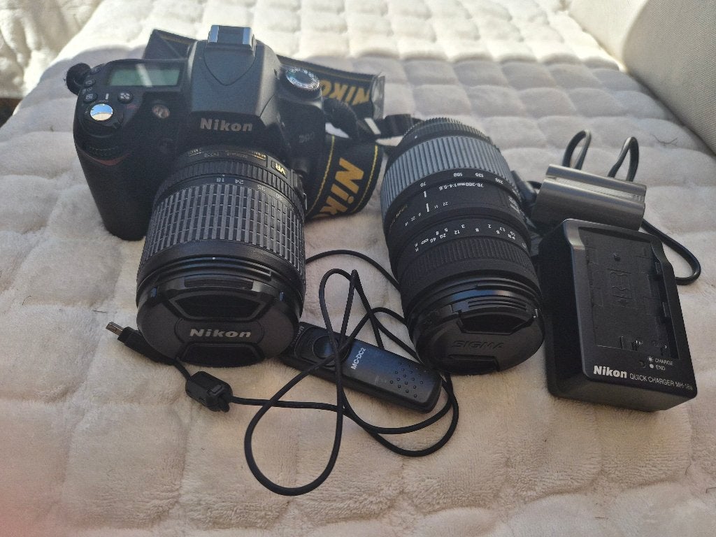Nikon D90, Enlèvement ou Envoi, Comme neuf, Pare-soleil, Nikon