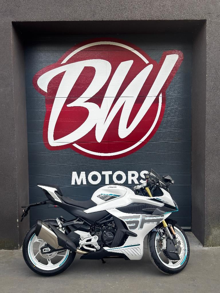 CFMOTO 450SR Nebula White @ BW Motors Mechelen, Motoren, 450 cc, 2 cilinders, Nieuw, Bedrijf