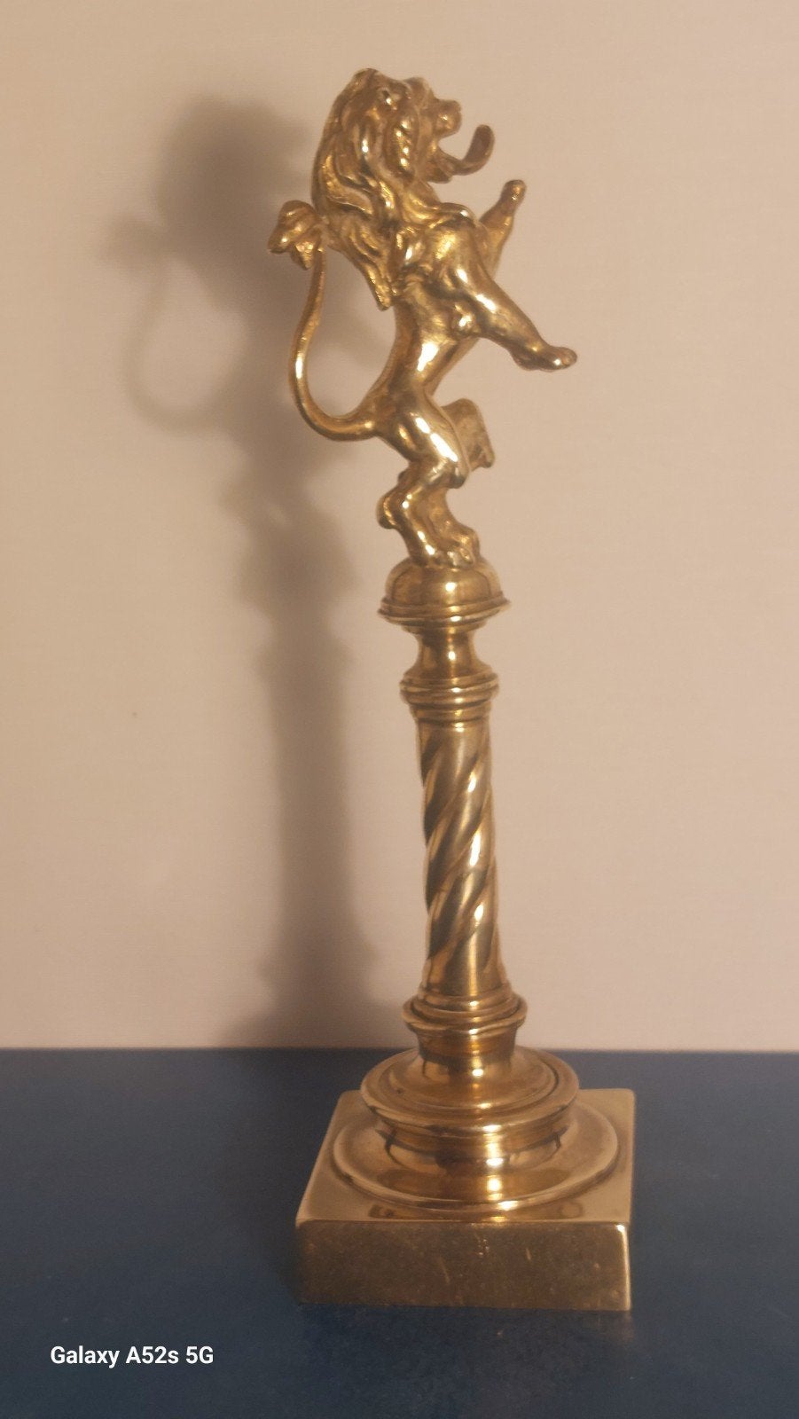 Leeuw op zuil., Ophalen of Verzenden, Brons