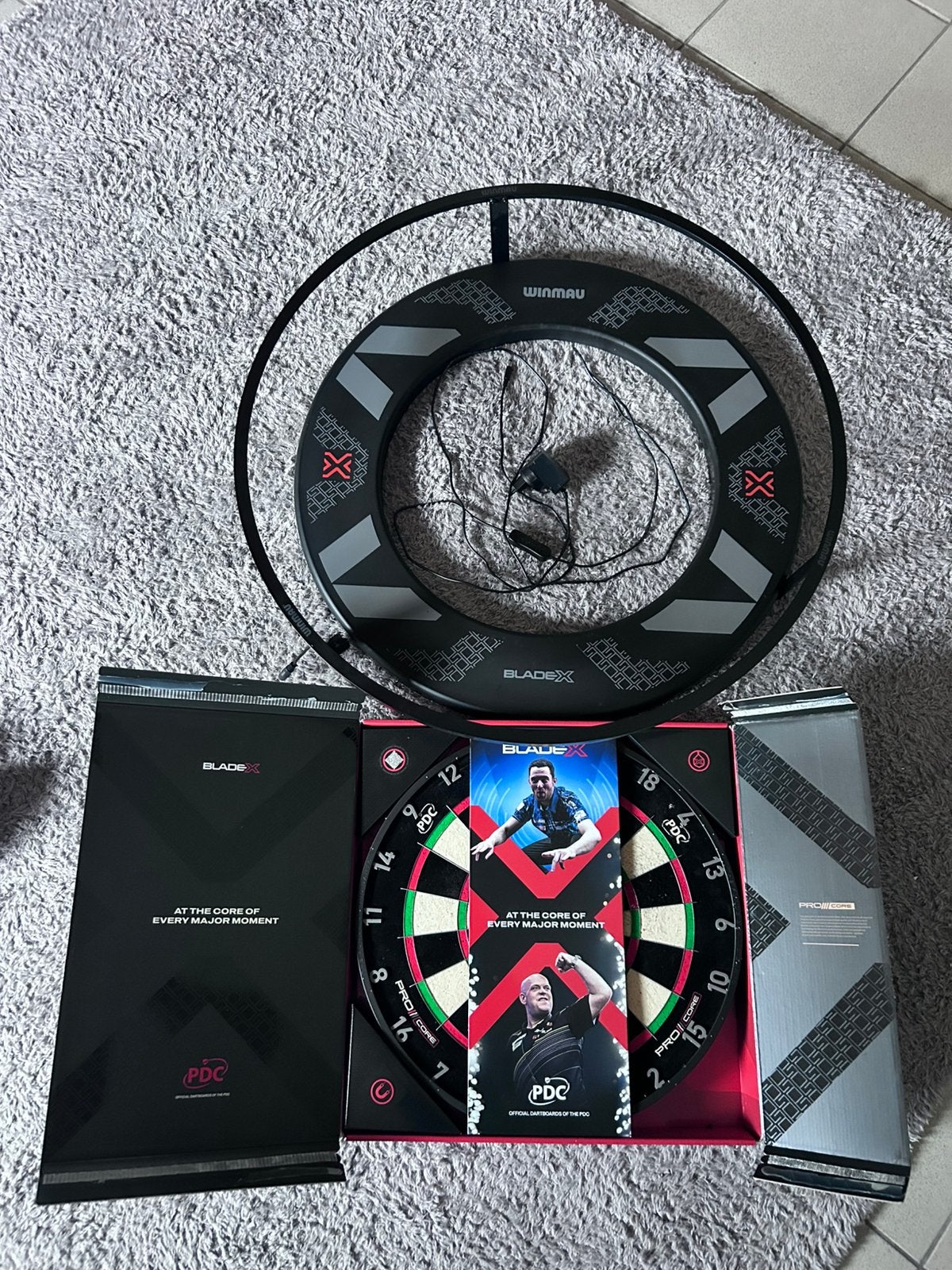 Winmau blade x winmau plasma blade x surround, Sport en Fitness, Ophalen, Zo goed als nieuw, Dartbord