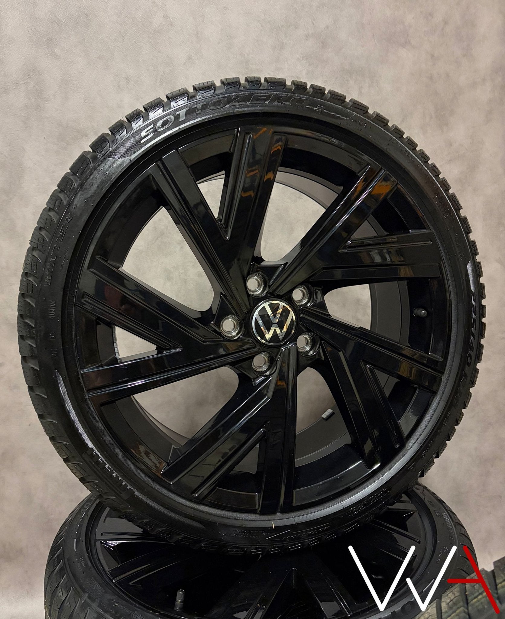 ️18'' Volkswagen Golf 8 Bergamo velgen winter NIEUW BLACK, Auto-onderdelen, 18 inch, -, -, Banden en Velgen