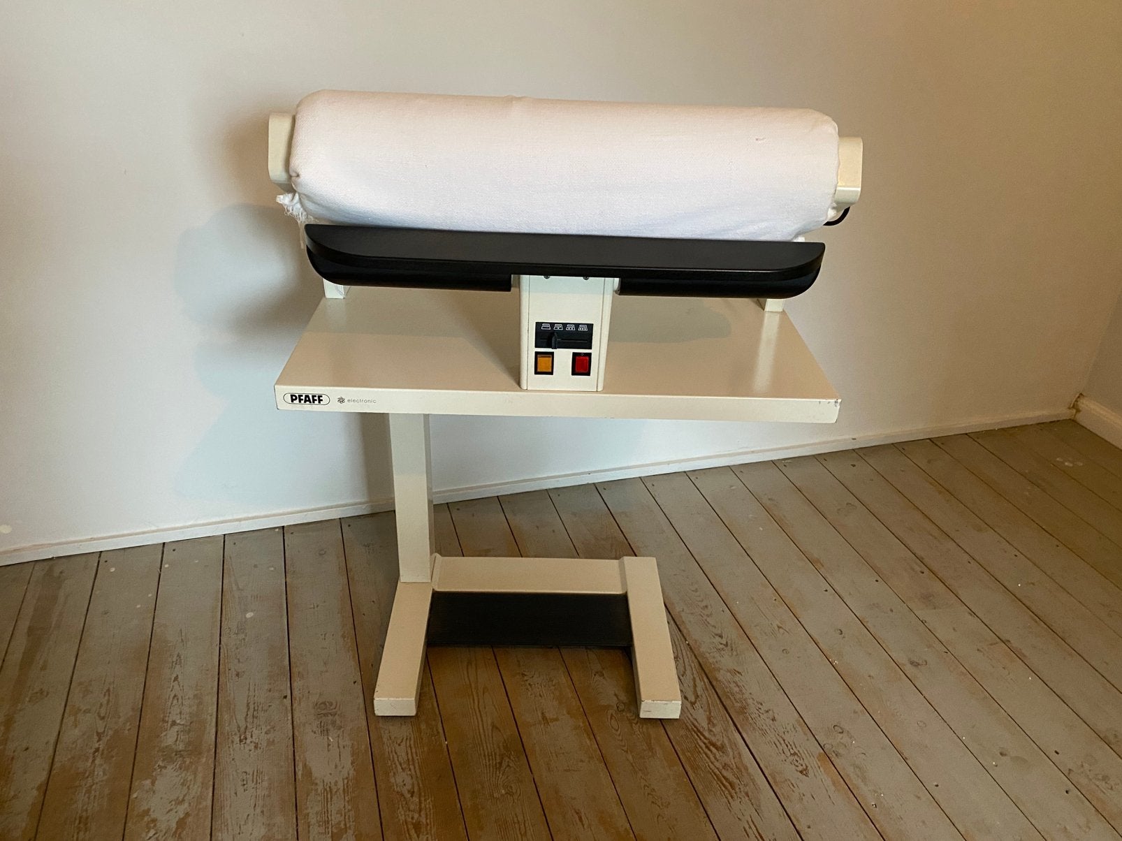 Elektrische strijkmachine, Ophalen, Gebruikt