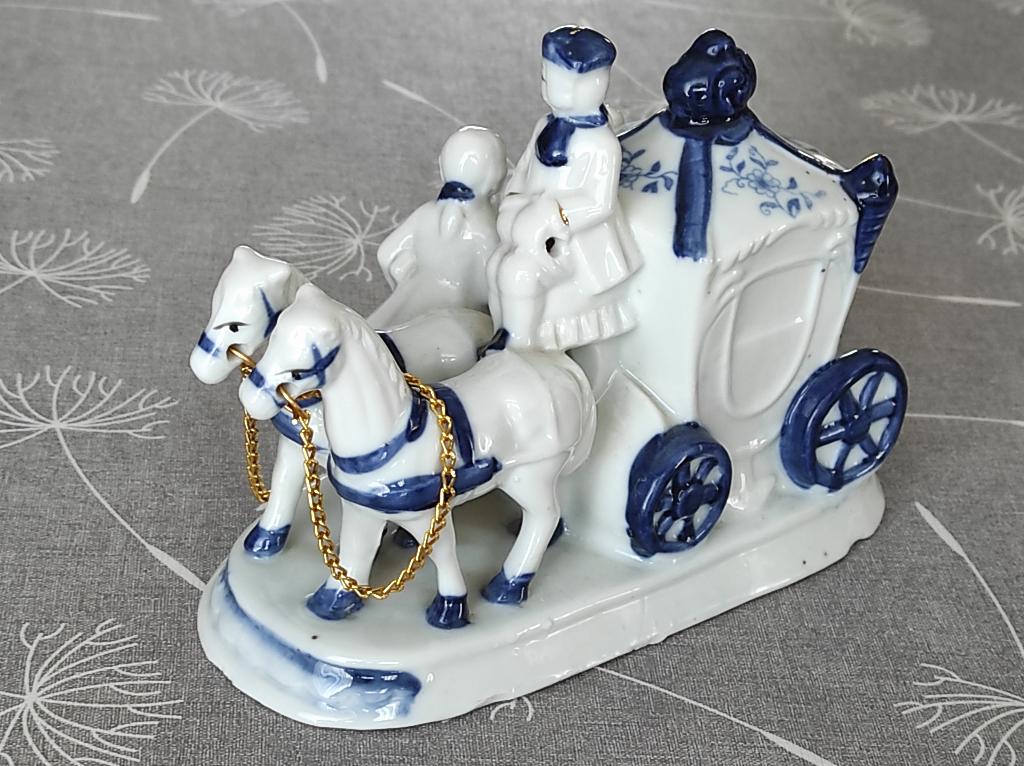 beeldje van een koets met paarden, Antiek en Kunst, Ophalen of Verzenden