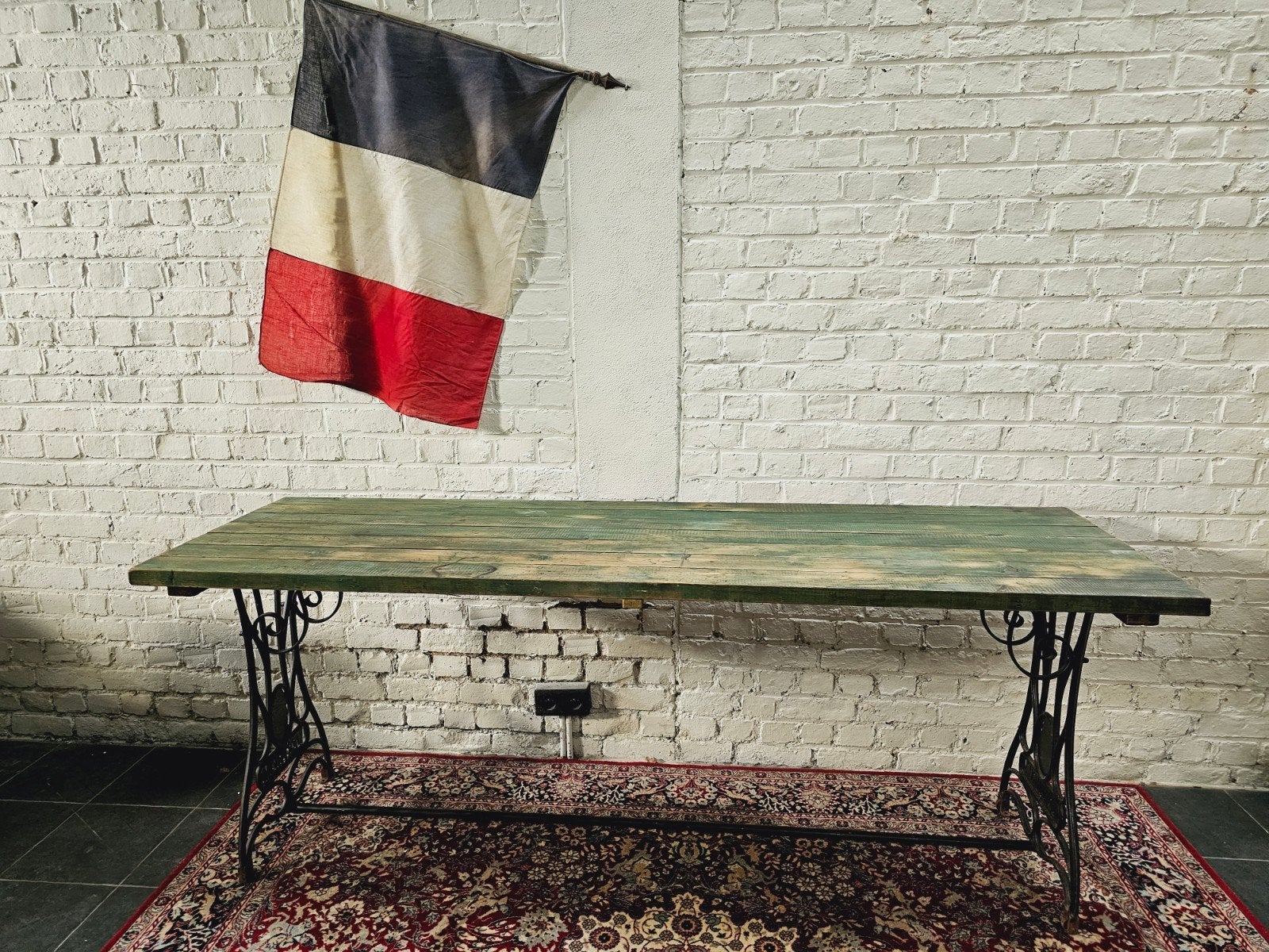 Table unique avec un plateau en bois vert français et en fon, Enlèvement ou Envoi