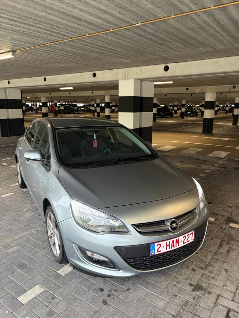 OPEL ASTRA* AUTOMATIQUE* 2013* NAVI* !!, Autos, Carnet d'entretien, Noir, 5 portes, Automatique