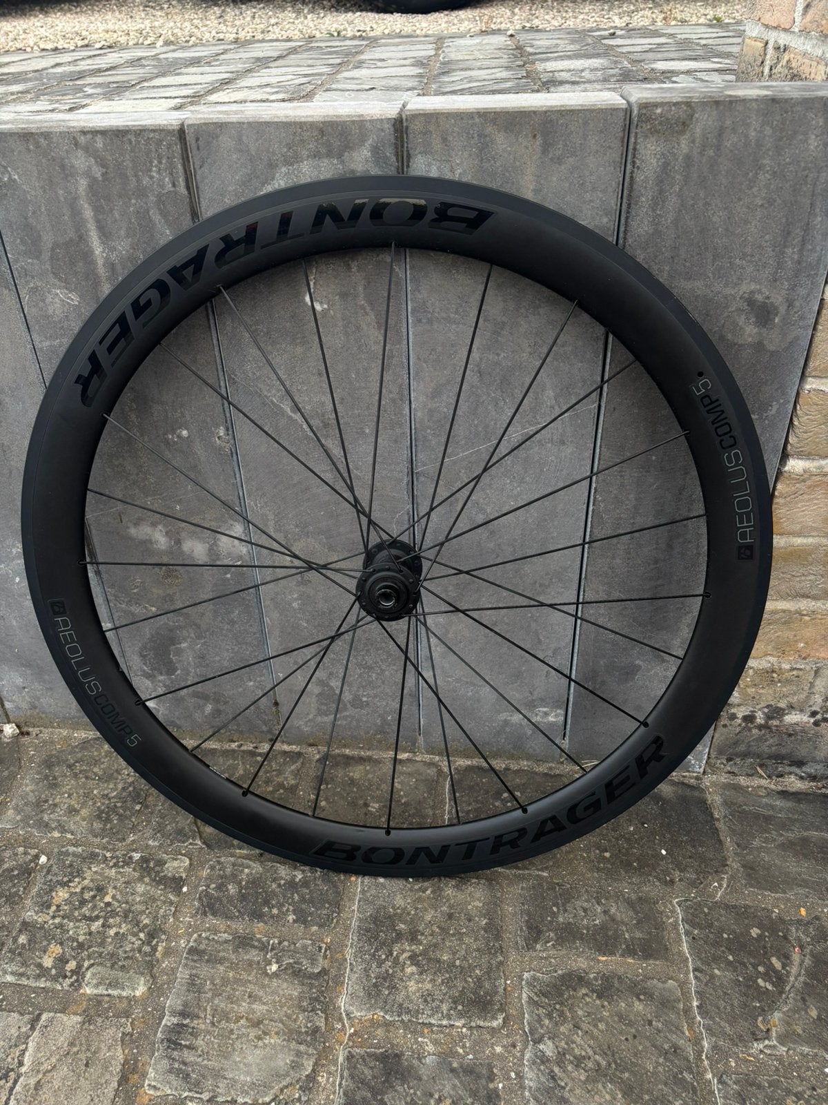 Roue avant Bontrager Aeolus Comp5, Vélos & Vélomoteurs, Vélos Pièces, Enlèvement ou Envoi, Racefiets, Utilisé, Carbone