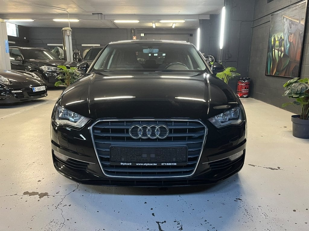 AUDI A3 **AMBITION** 12 MOIS DE GARANTIE, Auto's, Dealer onderhouden, Parkeersensor, Euro 6, Zwart