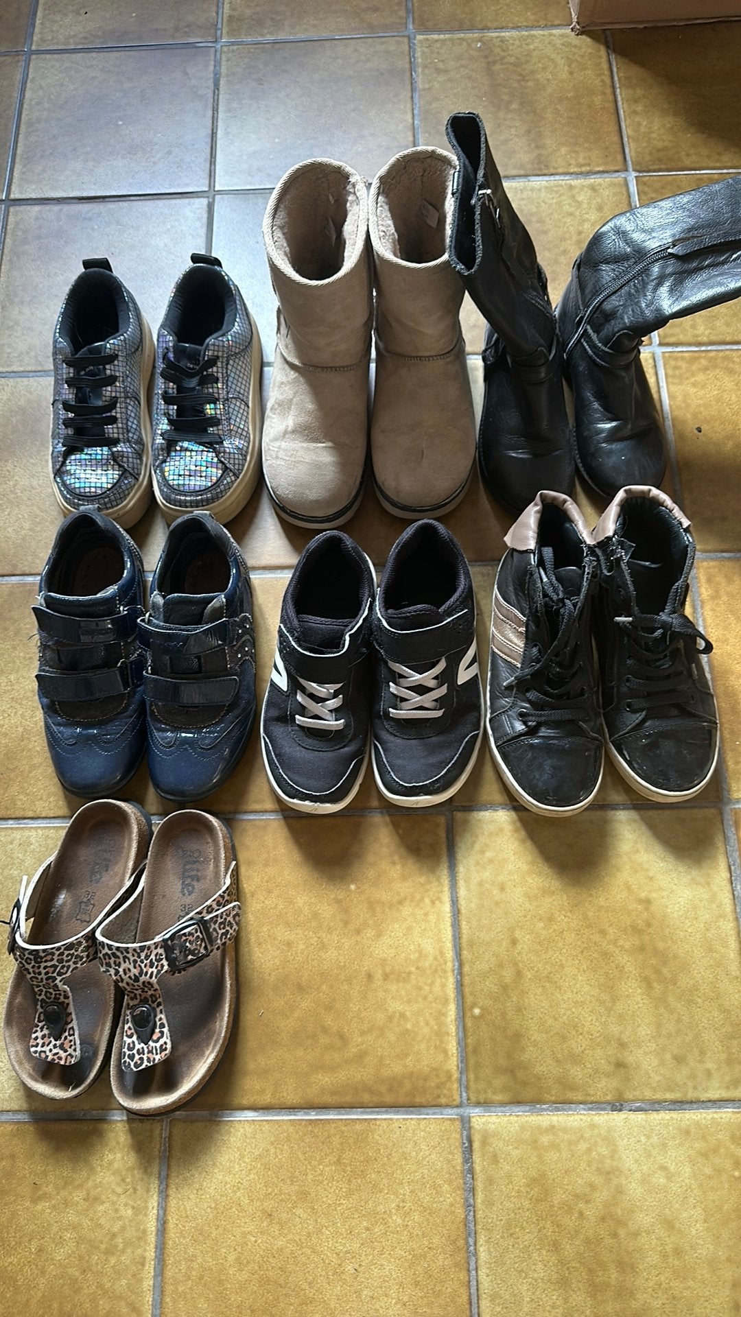 kinderschoenen 32-33 maat, Kinderen en Baby's, Kinderkleding | Schoenen en Sokken, Ophalen, Zo goed als nieuw