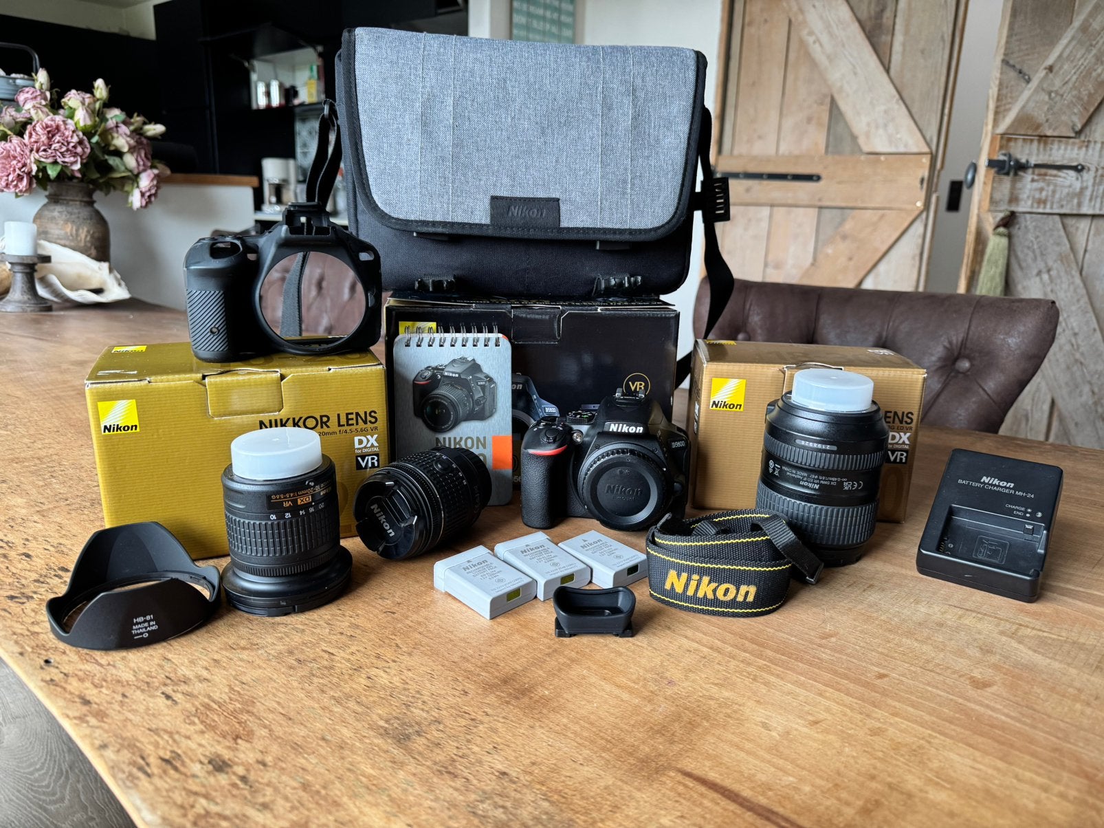 Nikon d5600 inclusief met 3 lenzen en accesoires, Ophalen of Verzenden, Zo goed als nieuw, Spiegelreflex, Nikon