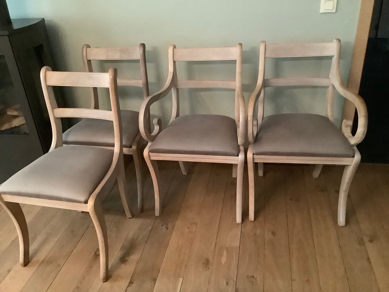 Stoelen 4 stuks in hout, Ophalen, Zo goed als nieuw, Grijs, Hout