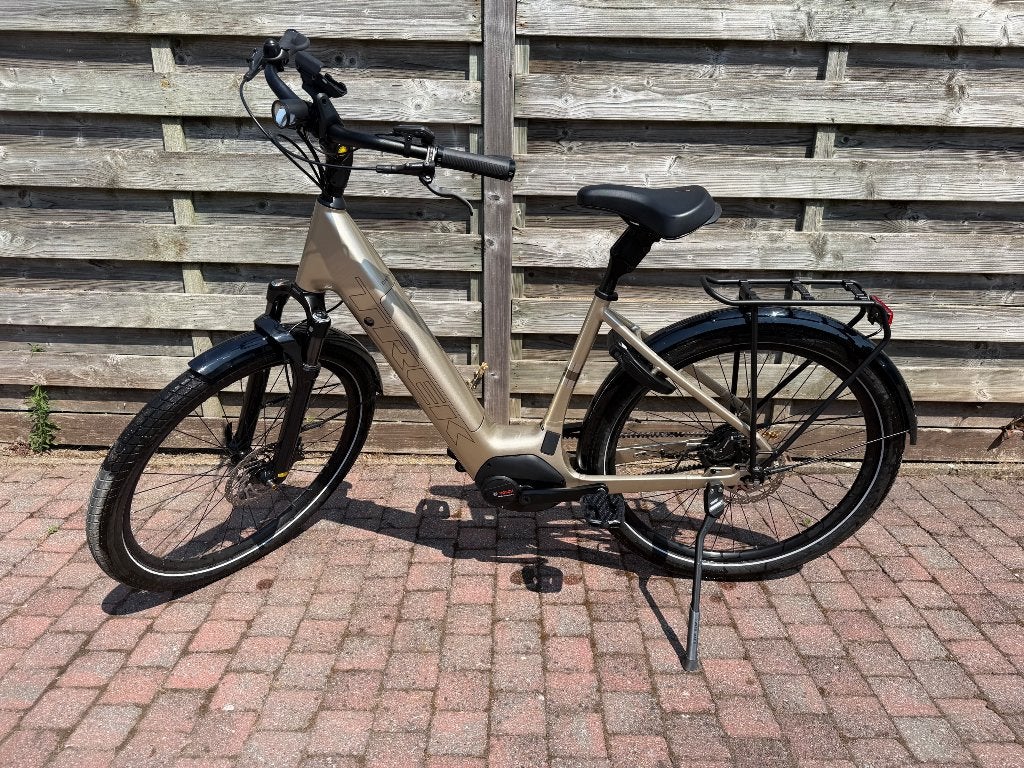 Trek District+ 5, Fietsen en Brommers, Zo goed als nieuw, 47 tot 51 cm, 50 km per accu of meer, Ophalen