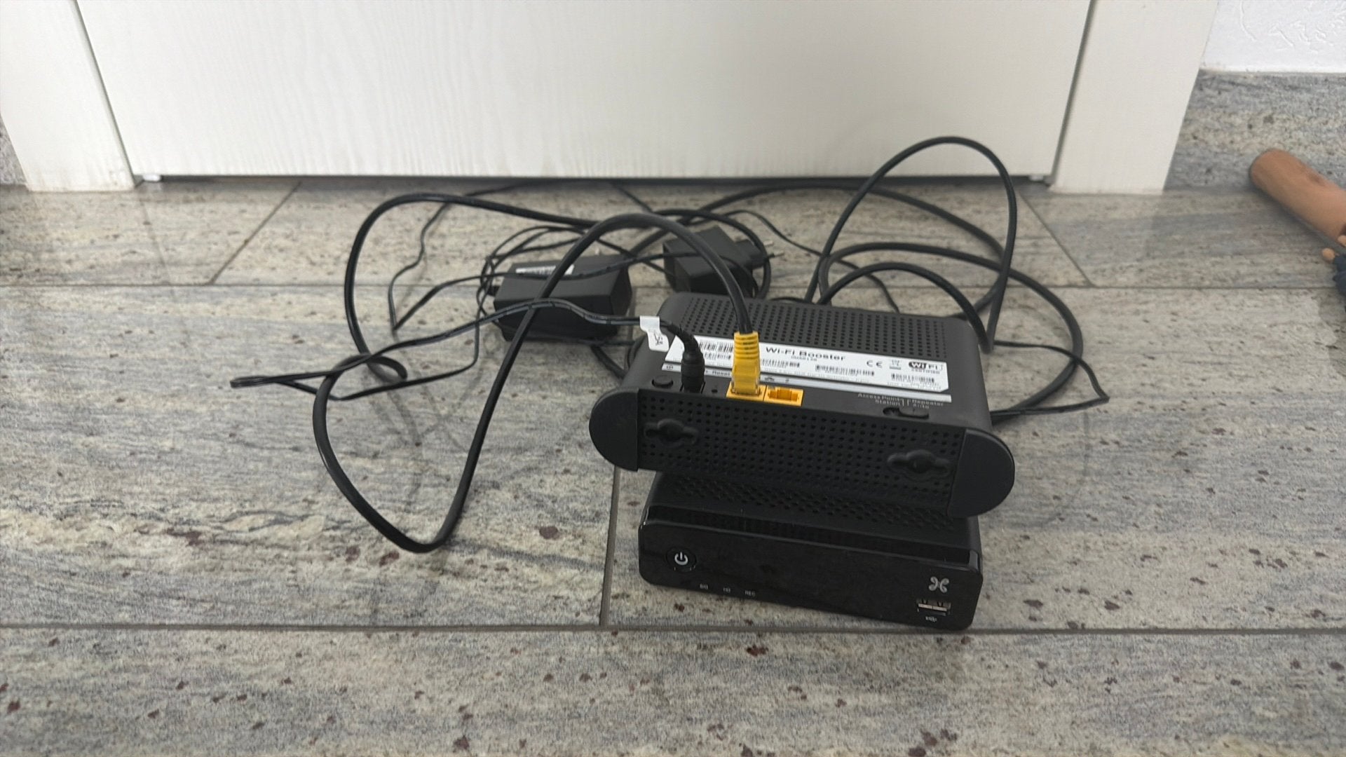 Proximus TV Decoder V5 Compact + Wi-Fi Booster, Audio, Tv en Foto, Ophalen, Zo goed als nieuw, Decoder