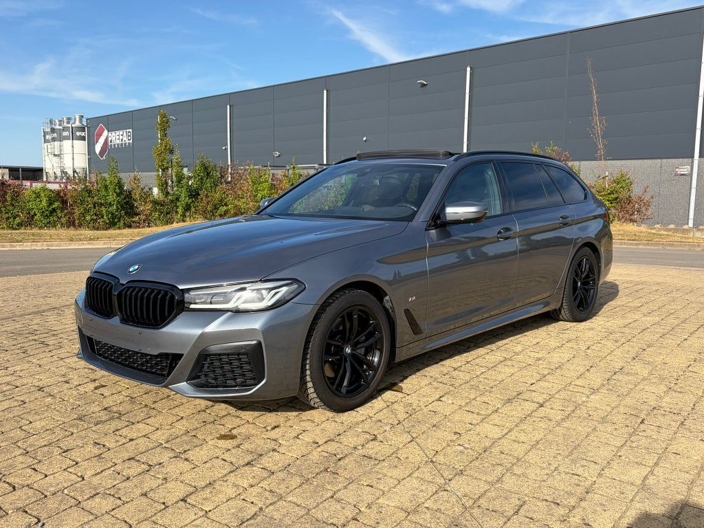 BMW 520D Xdrive / M-pakket, panoramadak, H/K/ 29743,80 € ex, Auto's, BMW, Automaat, https://public.car-pass.be/vhr/123456789123456789123456789123456789