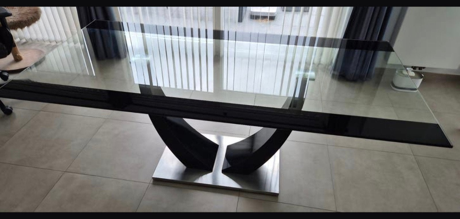 Glazen tafel, Enlèvement, Verre