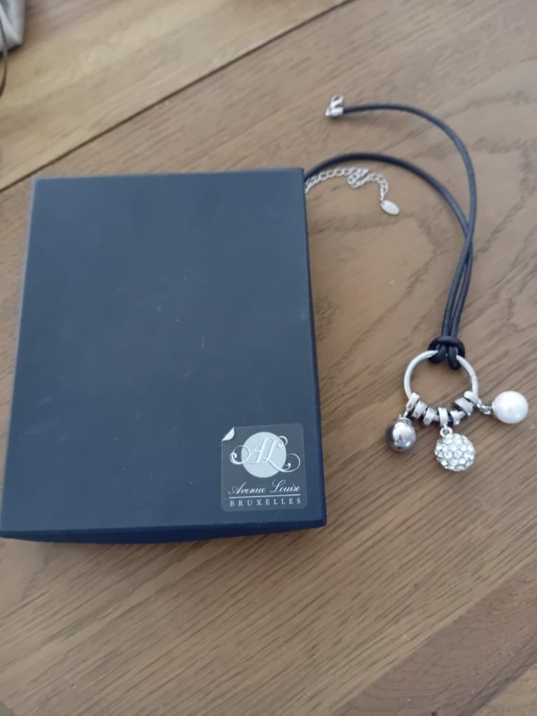 Swarovski ketting, Handtassen en Accessoires, Ophalen