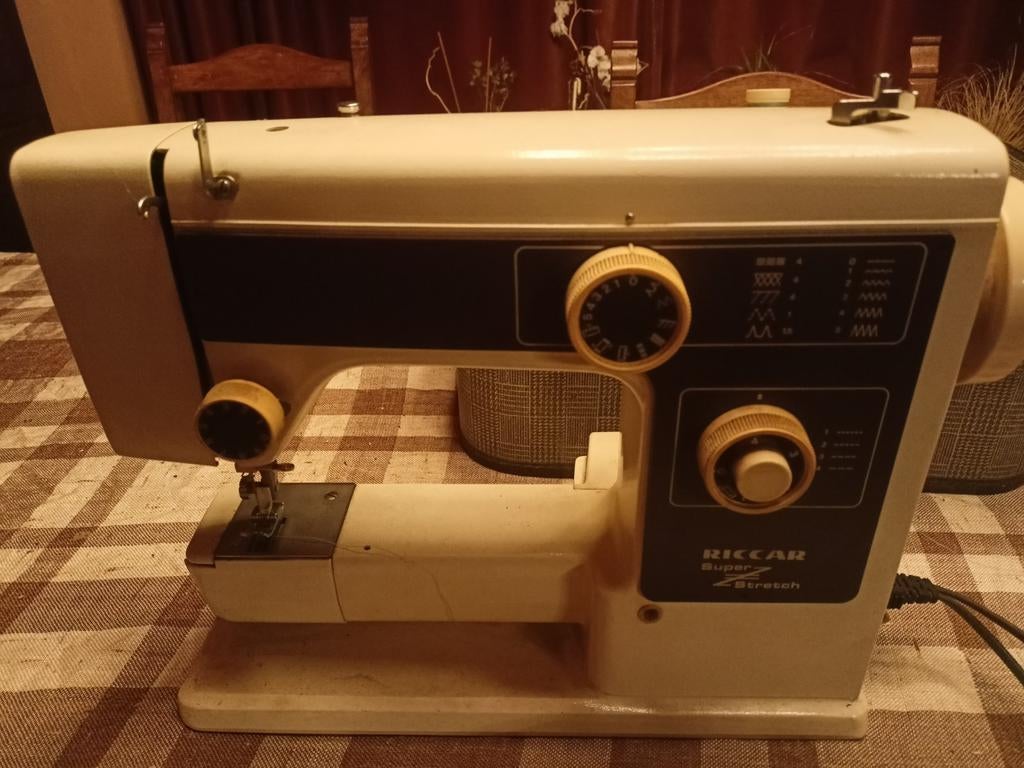 Vintage naaimachine RICCAR super stretch, Hobby en Vrije tijd, Naaimachines en Toebehoren, Ophalen of Verzenden, Naaimachine