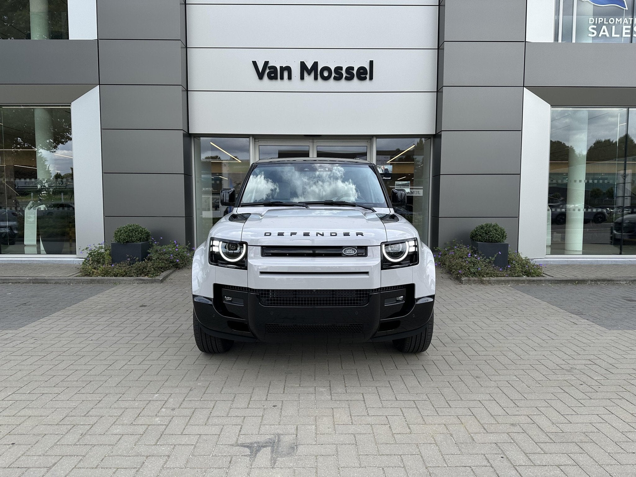 Land Rover Defender 90 D250 X-Dynamic SE Lichte Vracht, Autos, Argent ou Gris, Entreprise, 223 g/km, Automatique