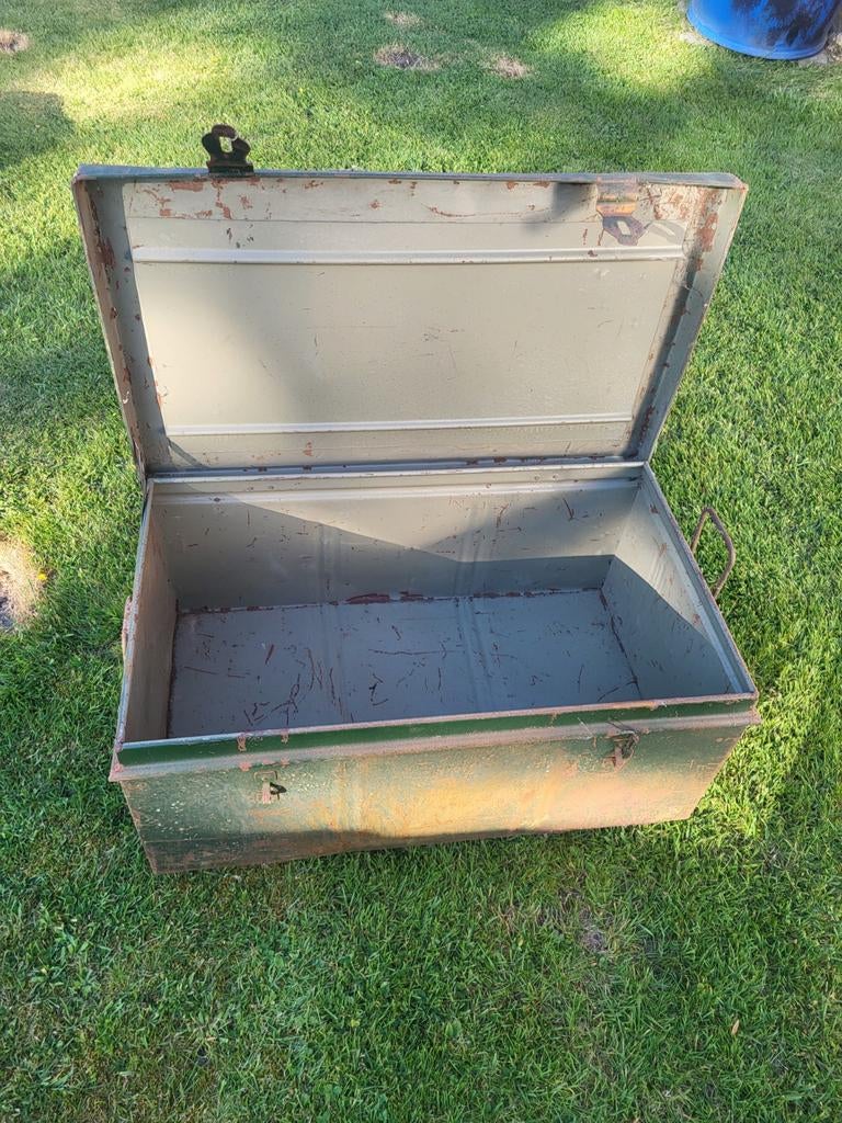 Grote leger kist, Ophalen