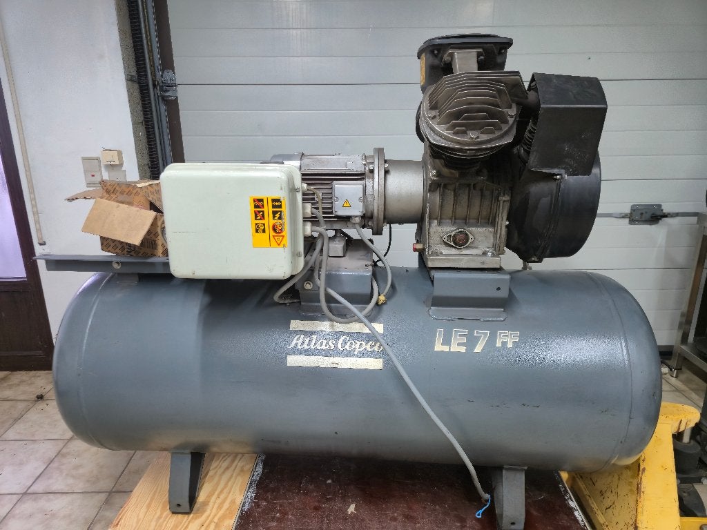 Compressor atlas copco, Doe-het-zelf en Bouw, 100 liter of meer, Ophalen, Gebruikt, 10 bar of meer