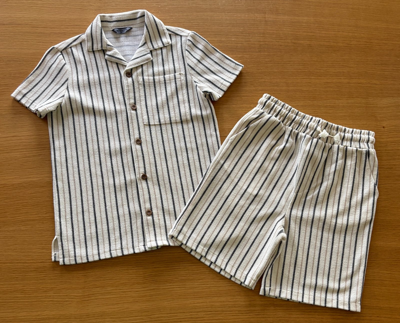 Ensemble beige ligné bermuda / chemise - 11 ans - 12€, Enfants & Bébés, Vêtements enfant | Taille 146, Enlèvement ou Envoi, Comme neuf