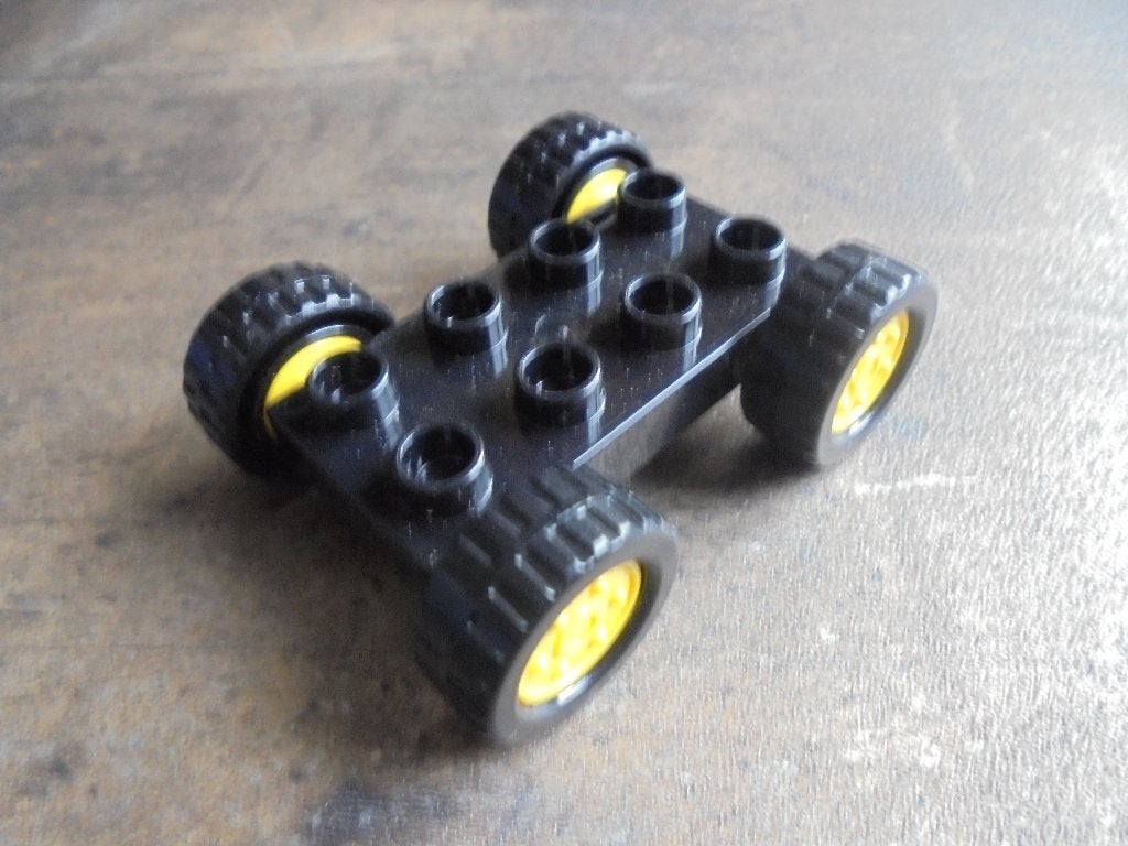 Lego Duplo Car Base 2x4 with Fixed Axles (zie foto's) 2, Enlèvement ou Envoi, Utilisé, Briques en vrac, Duplo