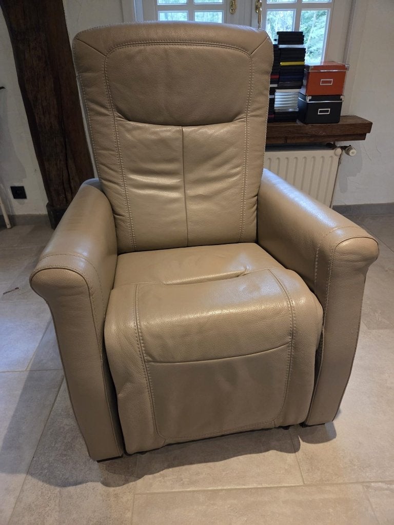 Elektrische relaxfauteuil in taupe/beige, Huis en Inrichting, Ophalen, Gebruikt, Leer