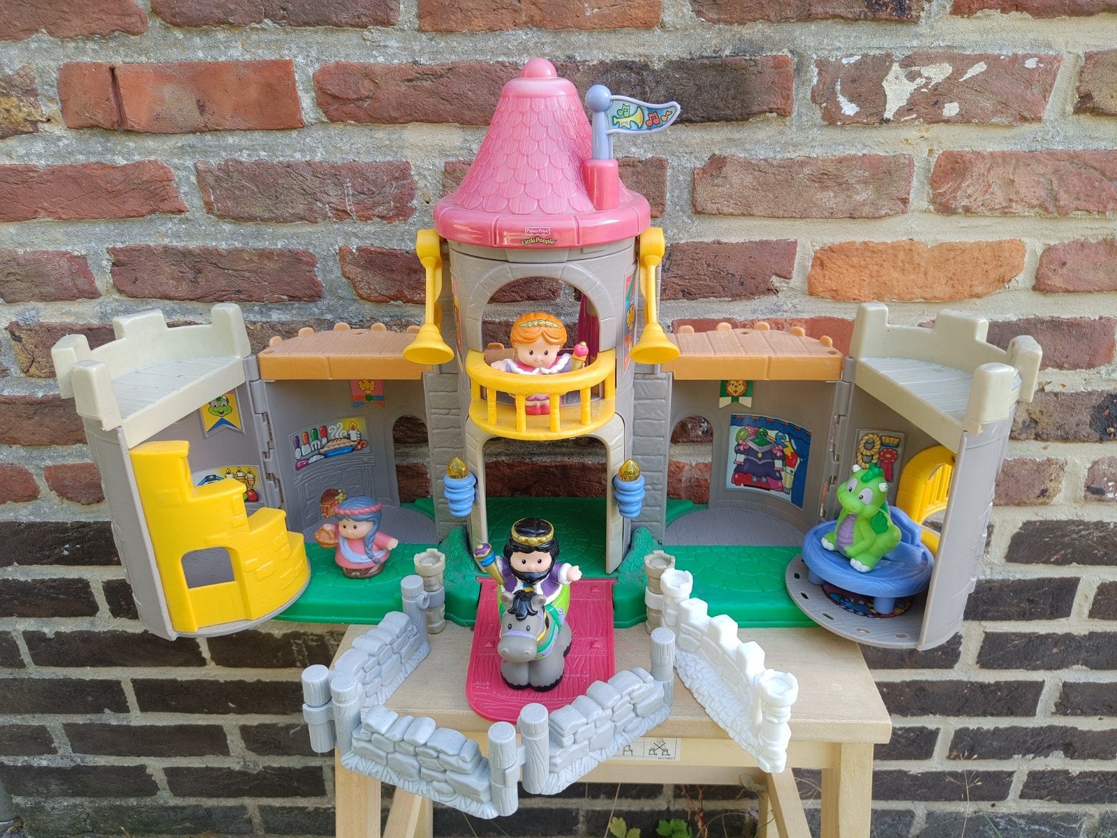 Le château de Little People Lil Kingdom de Fisher Price, Enfants & Bébés, Jouets | Fisher-Price, Enlèvement, Utilisé, Set de jeu