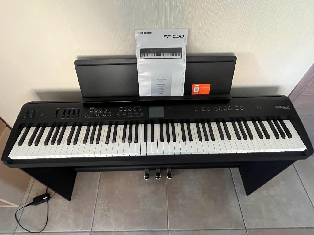 Roland FP-E50 Complete Set, Musique & Instruments, Comme neuf, Digital, Enlèvement, Piano