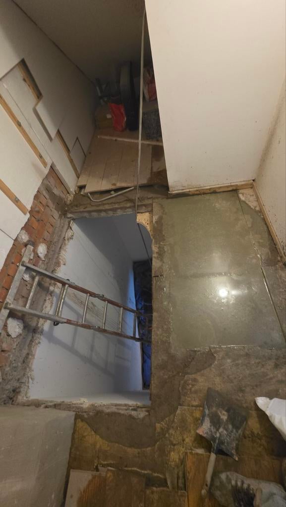Trapgat maken--Poutrel plaatsen.0466498753