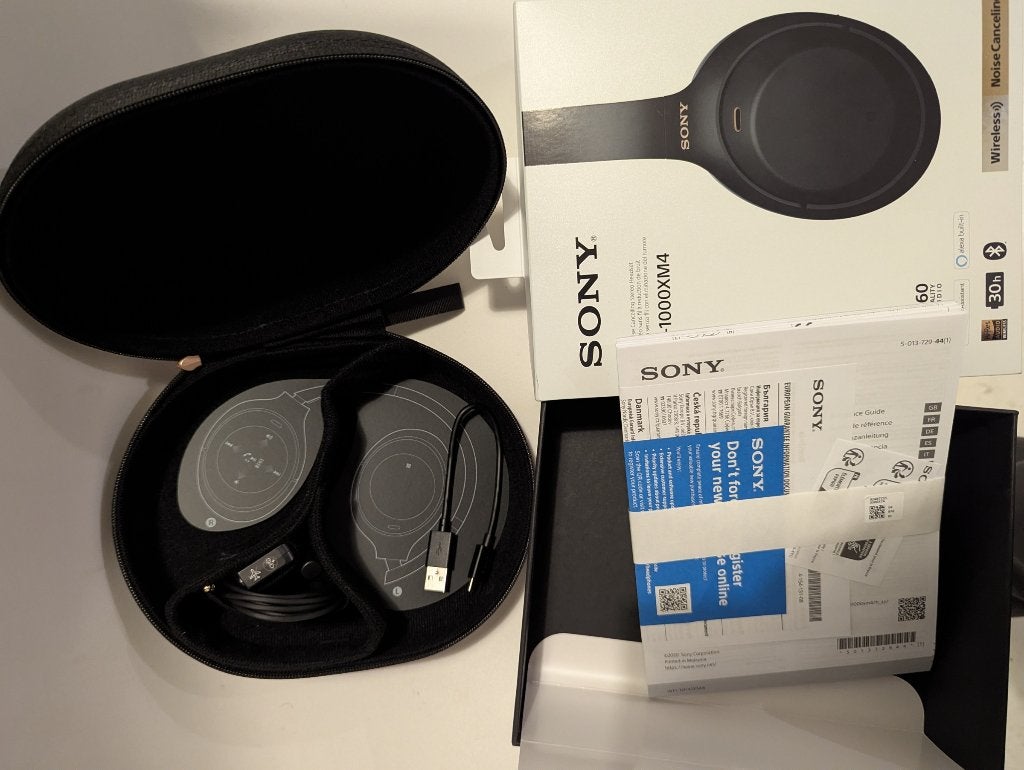 Étui, câbles et boîte Sony WH-1000XM4 (sans casque), Enlèvement, Autres types, Sony, Noir