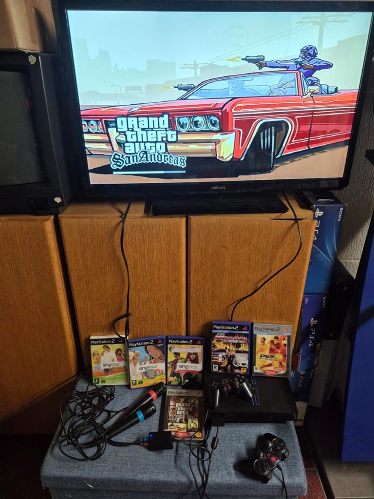 Sony PlayStation 2-console met 6 games en 2-controllers, Games en Spelcomputers, Spelcomputers | Sony PlayStation 2, Zo goed als nieuw